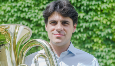 a-harmas-kotel-nem-szakad-el-egyhamar-beszelgetes-ifjabb-bazsinka-jozsef-tubamuvesszel