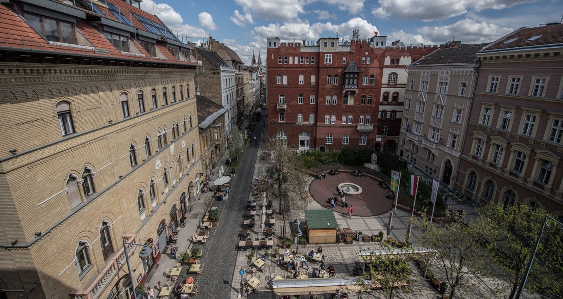 Kinek épül a város? 2. rész – Mitől lesz egy lakás egyben otthon is? És miben áll az igazi fejlődés a lakásépítések terén? kinek-epul-a-varos-2-resz-mitol-lesz-egy-lakas-egyben-otthon-is-es-miben-all-az-igazi-fejlodes-a-lakasepitesek-teren