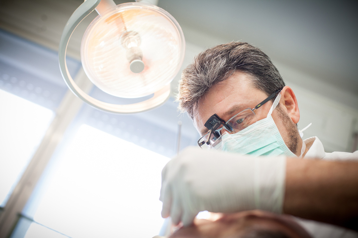 FOGas kérdések – beszélgetés Dr. Jáky László fogorvossal fogas-kerdesek-beszelgetes-dr-jaky-laszlo-fogorvossal