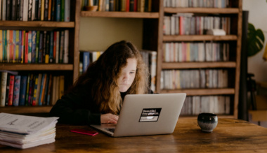 kamaszok-online-oktatas-nemeth-laura-pszichoterapeuta