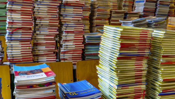 kis-hijan-ket-tonnanyi-tankonyv