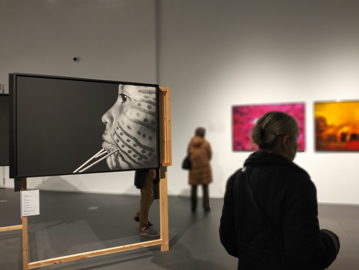 Minden fotó egy találkozás. Claudia Andujar képei a Néprajzi Múzeumban minden-foto-egy-talalkozas-claudia-andujar-kepei-a-neprajzi-muzeumban