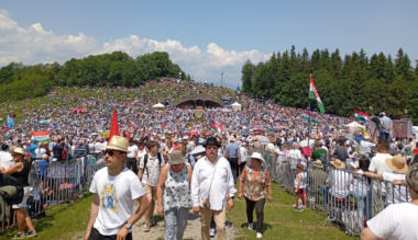 gyalogosan-es-lohaton-a-csiksomlyoi-szuzanyahoz