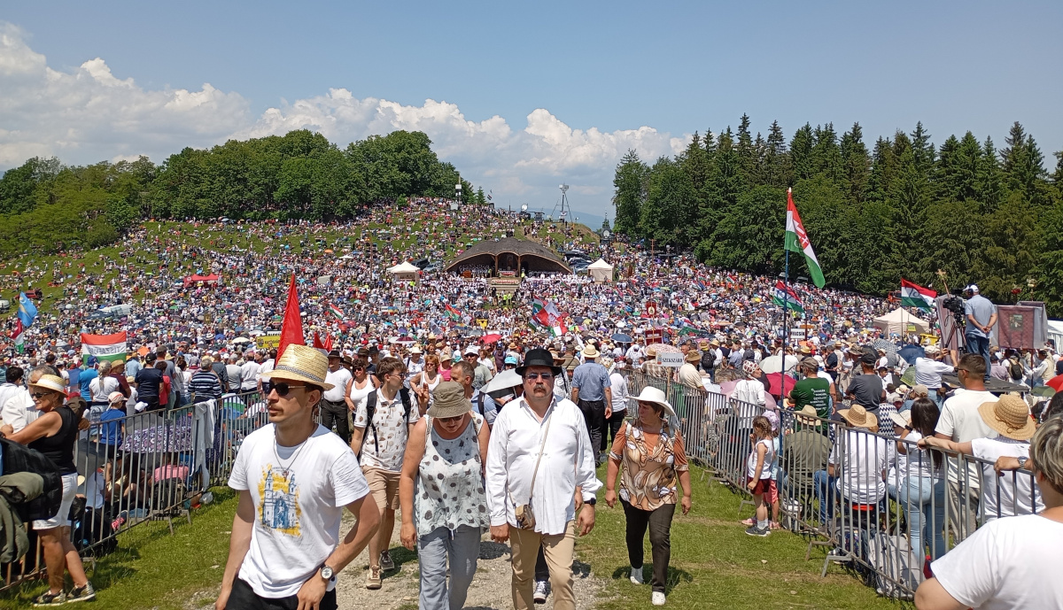 Gyalogosan és lóháton a csíksomlyói Szűzanyához gyalogosan-es-lohaton-a-csiksomlyoi-szuzanyahoz