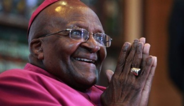 isten-ma-is-atalakitja-a-vilagot-desmond-tutura-emlekezunk