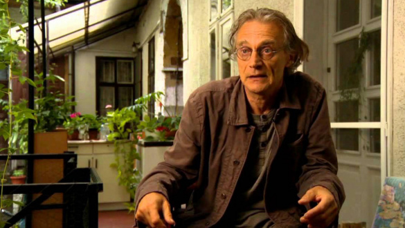 a-rosszul-begombolt-mellenyt-ujra-kell-gombolni-der-andras-rendezo-az-szfe-atalakitasarol