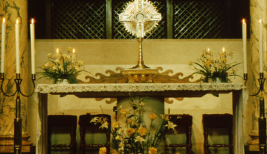 az-oltariszentseg-tiszteleterol