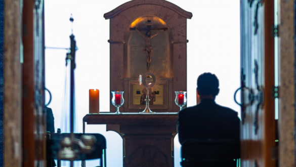 isten-jelenleteben-elni