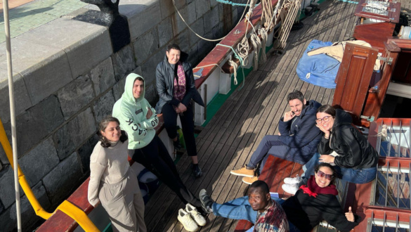 egy-hajoban-evezunk-fiatalok-a-bekeert