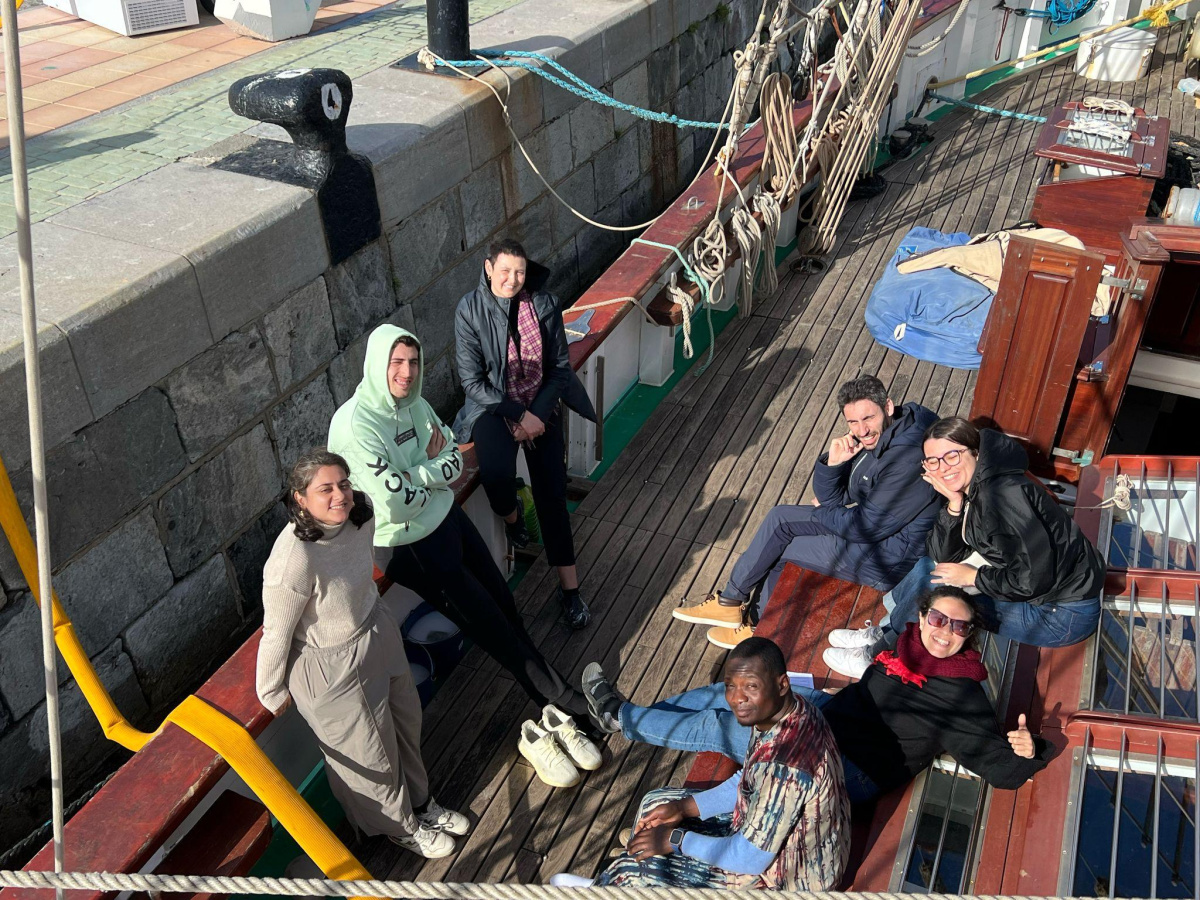 Egy hajóban evezünk – Fiatalok a békéért egy-hajoban-evezunk-fiatalok-a-bekeert