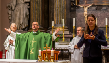 az-akadalymentesites-a-szivekben-kezdodik-nagy-sandor-atya-hallasserult-referens