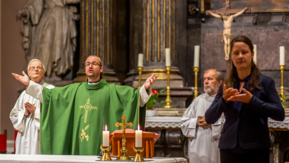 az-akadalymentesites-a-szivekben-kezdodik-nagy-sandor-atya-hallasserult-referens