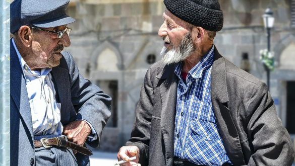 a-fold-ahonnan-eletunk-viragai-nyilnak