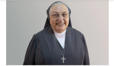 yvonne-reungoat-nover-orommel-az-egyhaz-szolgalataban