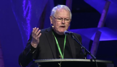 ovatosan-kell-banni-a-hirnevvel-interju-ronald-rolheiserrel