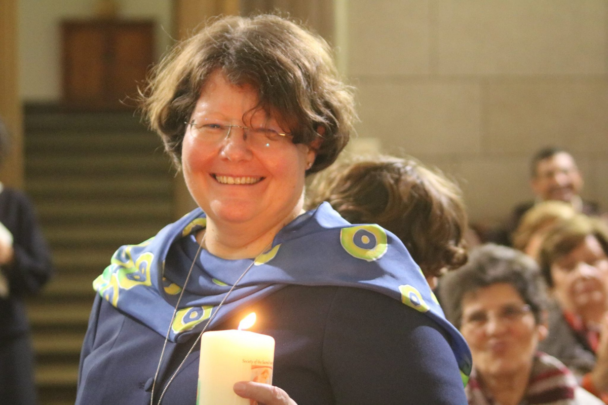 szivvel-lelekkel-istennel-partnersegben-az-emberekkel-interju-egy-sacre-coeur-noverrel