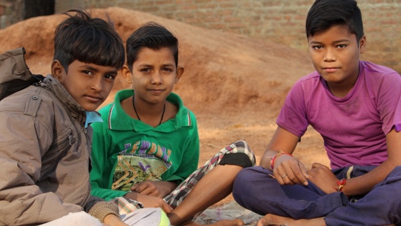 aki-befogad-titeket-engem-fogad-be