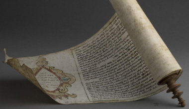 egymas-arcanak-latvanya-orom-purim-unnepe-es-eszter-tekercse