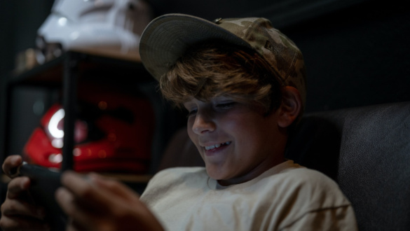 kepernyohoz-tapadt-a-kamasz-mit-tegyek