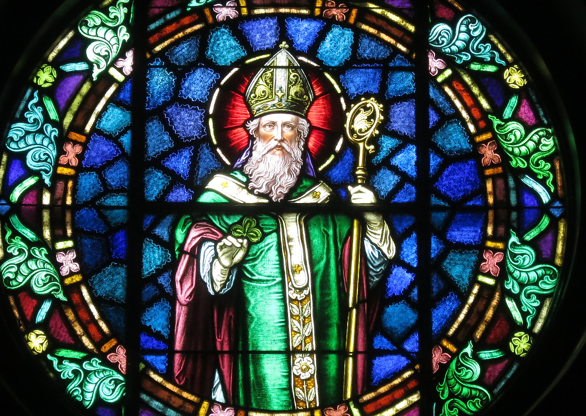 Talán csak mese a kígyók meg a lóhere? – A Szent Patrik-legendák igazságának nyomában talan-csak-mese-a-kigyok-meg-a-lohere-a-szent-patrik-legendak-igazsaganak-nyomaban