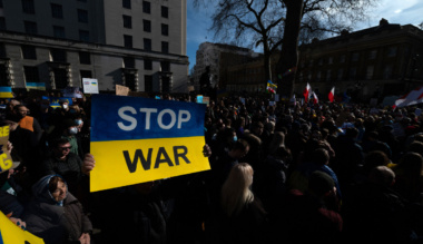 kozos-ima-es-segito-kezek-ukrajnaert