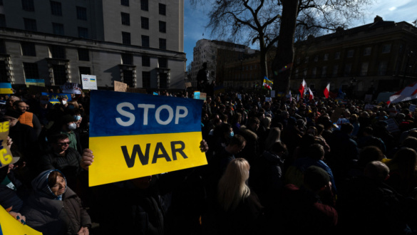 kozos-ima-es-segito-kezek-ukrajnaert