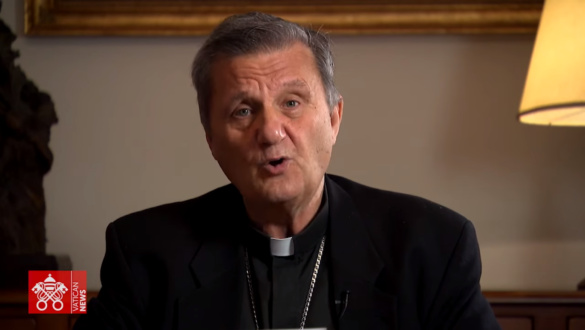 a-szinodus-fotitkara-a-szentlelek-elo-es-kozbenjar