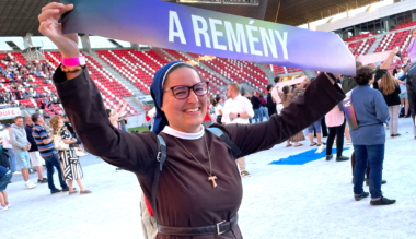 a-szerzetesi-elet-kinyit-es-nem-bezar