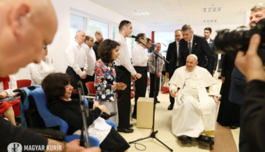 a-hala-adja-a-tollat-a-kezembe